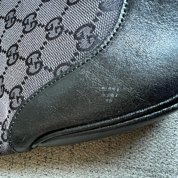 Gucci Jackie monogram with chain strap